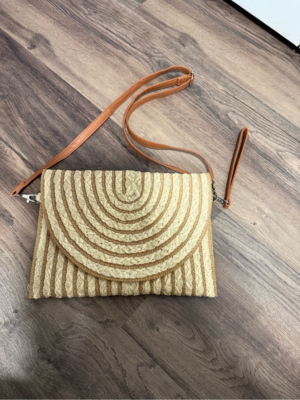 🏝️ NWOT unbranded Woven Straw Clutch - Picture 2 of 8